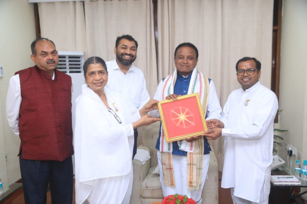 उड़ीसा के नव निर्वाचित माननीय मुख्यमंत्री श्री मोहन चारण माझी जी के साथ स्नेह मुलाकात Meeting with New CM of Odisha